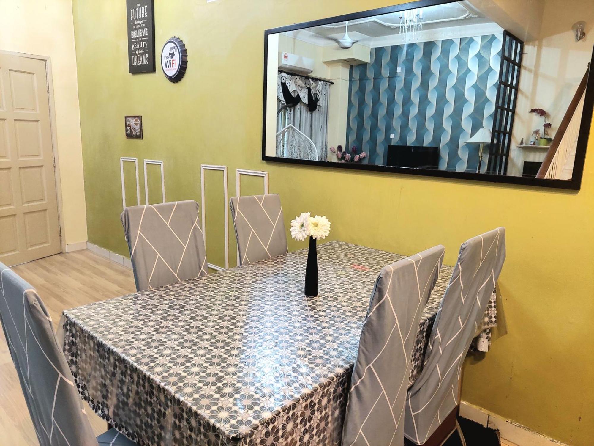 E&A Homestay Klia/ Sepang/ Nilai المظهر الخارجي الصورة
