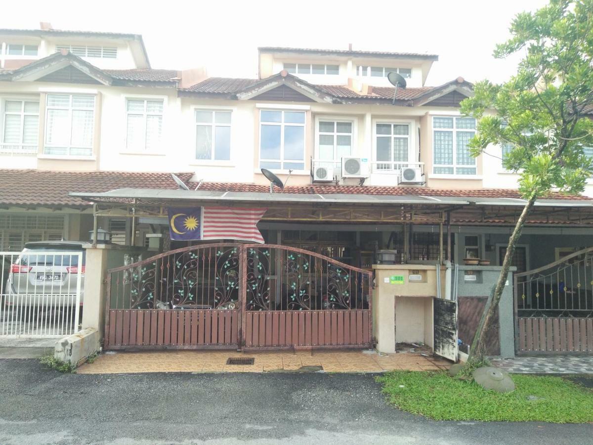 E&A Homestay Klia/ Sepang/ Nilai المظهر الخارجي الصورة