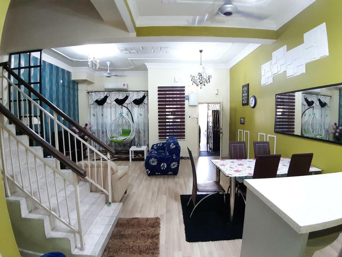 E&A Homestay Klia/ Sepang/ Nilai المظهر الخارجي الصورة
