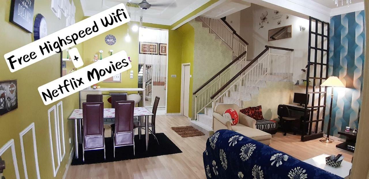 E&A Homestay Klia/ Sepang/ Nilai المظهر الخارجي الصورة