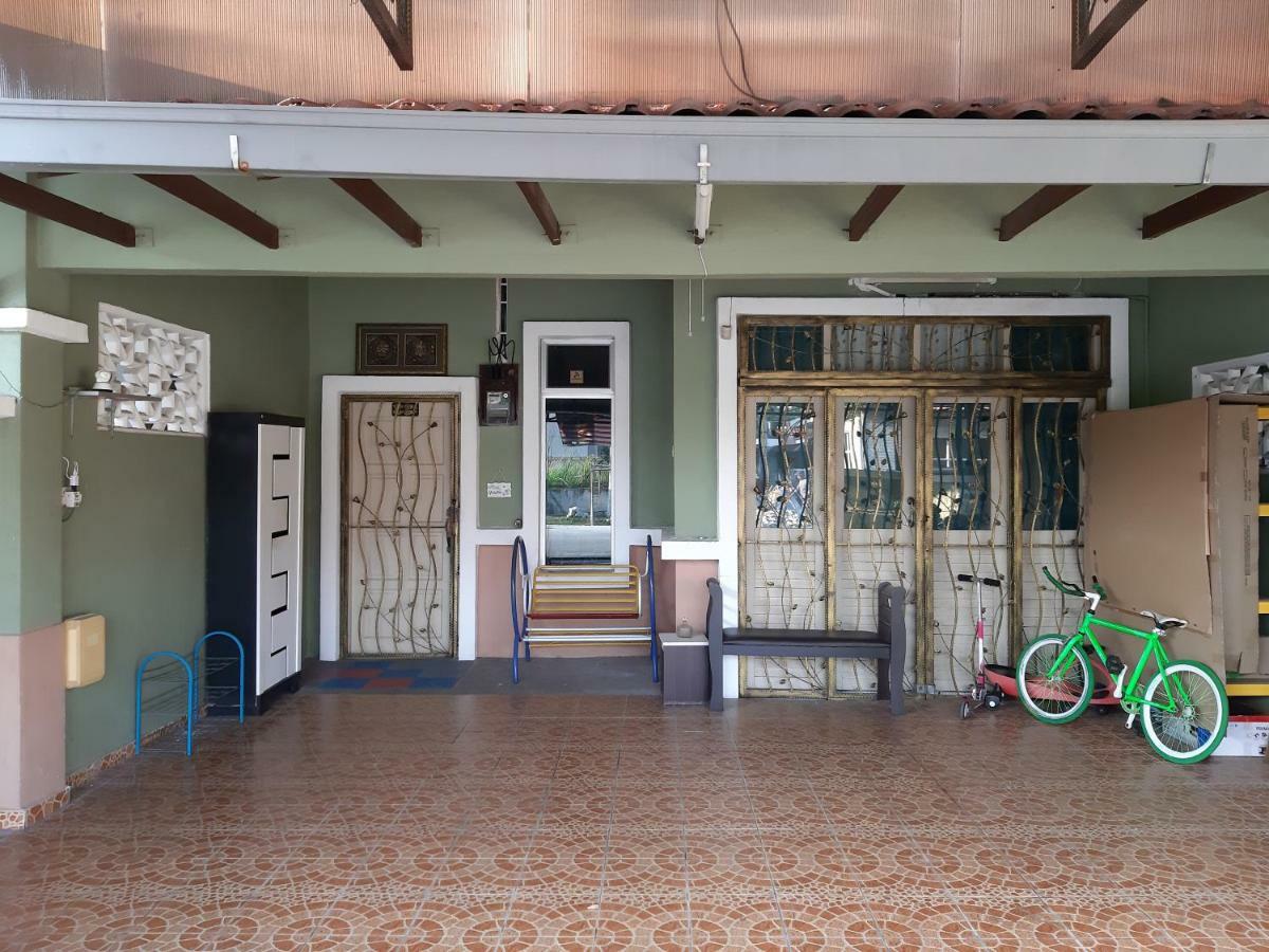 E&A Homestay Klia/ Sepang/ Nilai المظهر الخارجي الصورة